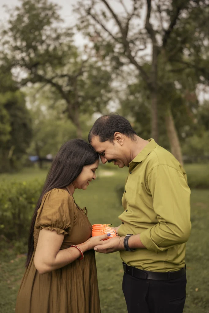 romantic maternity couple kota